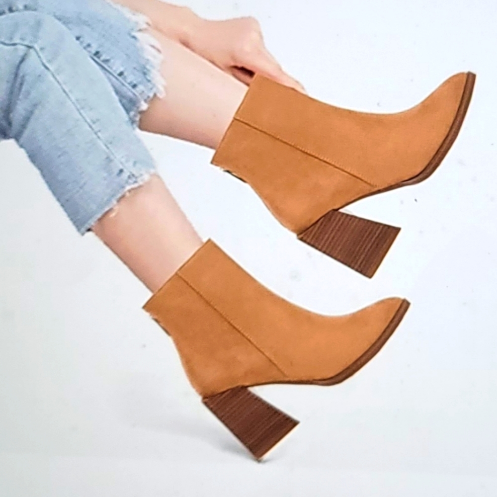 NEW SUEDED CHUNKY HEEL BACK ZIP SLIP ON BOOTIES 3.25 Heel. SIZE 9 TAN